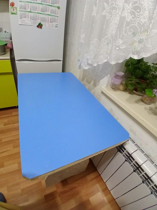 Продам кухонный стол