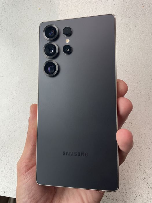 Samsung S25 Ultra impecabil