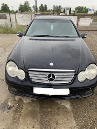 Dezmembrez mercedes c 220 din 2006