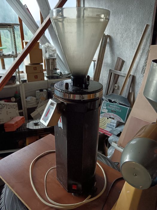 Кафемелачки магазински