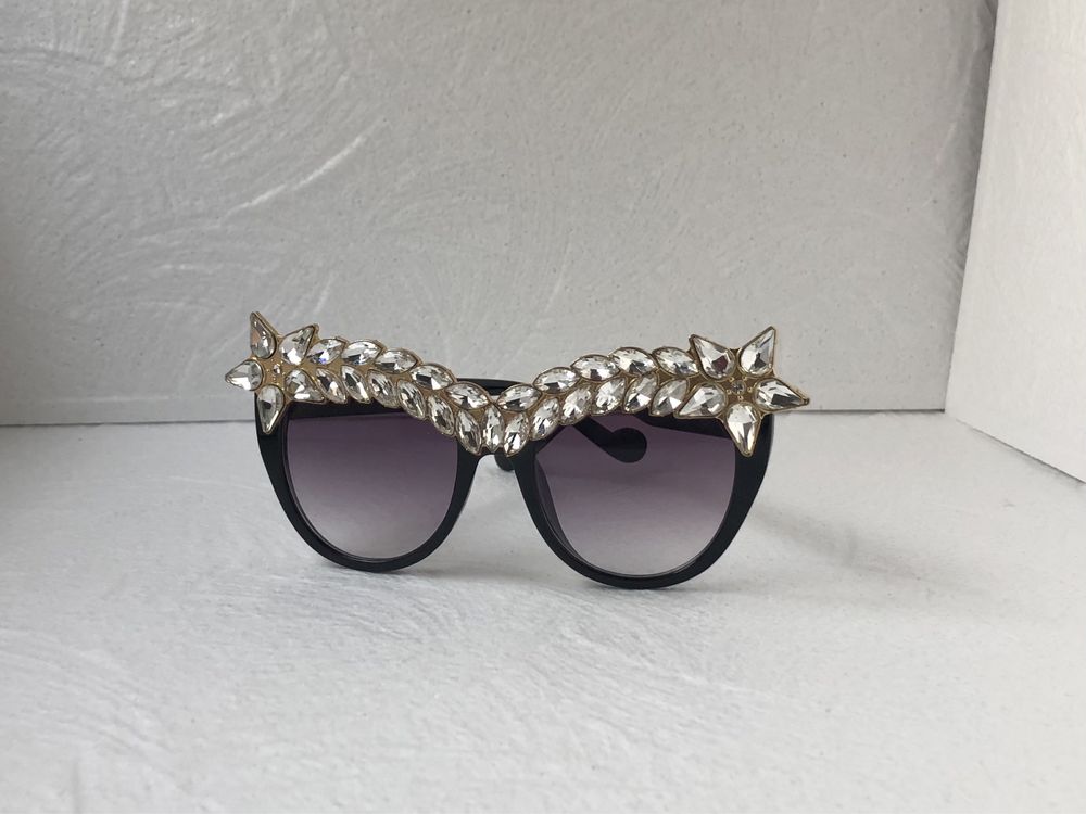 Dolce Екстравагантни дамски слънчеви очила котка с камъни черни DG 972