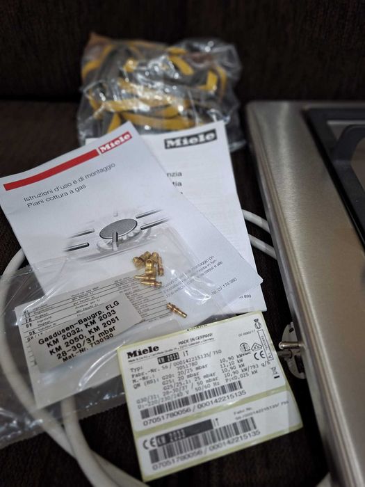 Miele KM 2033 G - Plită pe gaz inox, Gratare fonta, 750/520 mm, Noua