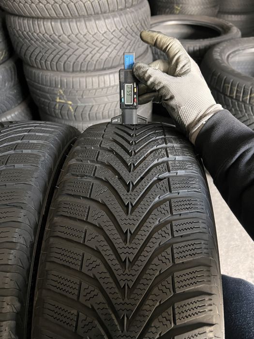 2 anvelope de iarna 195/55/16 vredestein 6.7 mm!