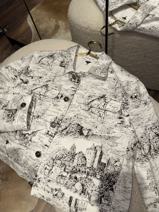 Ново дънково яке, модел на Dior, размер С