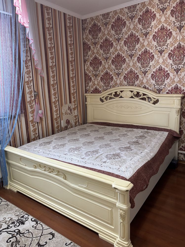 Манеж және кровать сатылады