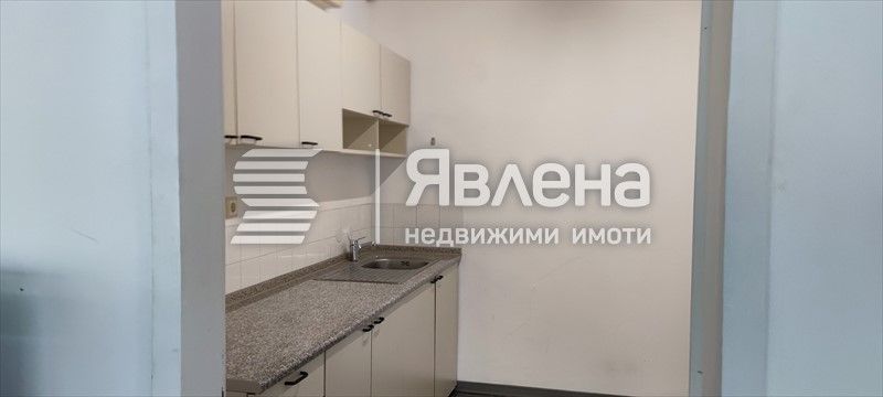Светъл и функционален етаж от офис