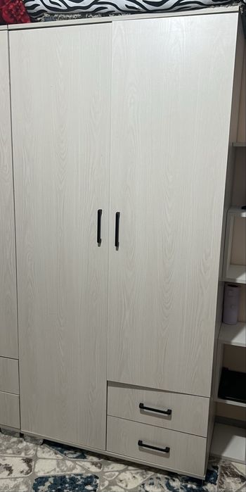 шкаф сотилади янги