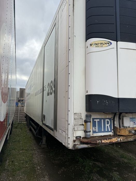 Semiremorca frigorifica si duba inchisa