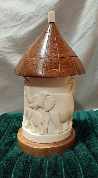 Vând obiect din fildeș