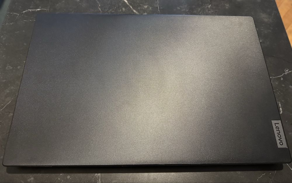 Laptop Lenovo V15