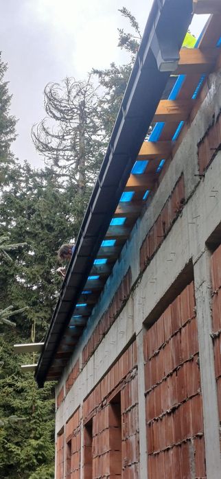 Reparatii jgheaburi burlane țiglă metalică