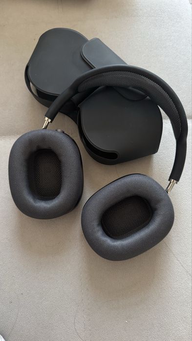 AirPods Max Apple