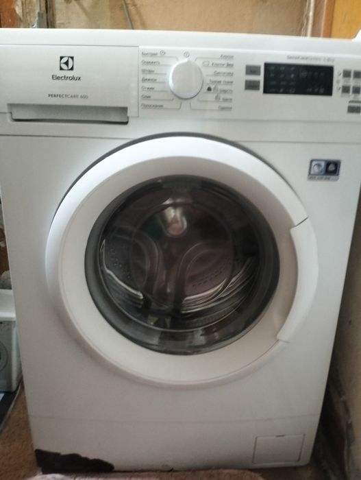 Продам стиральную машину на запчасти или для работы electrolux