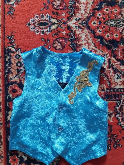 Продам жилетку для мальчика