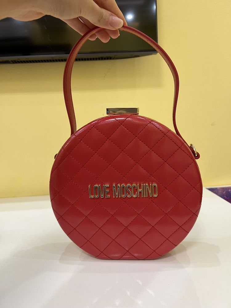 Оригинална чанта на LOVE MOSHINO