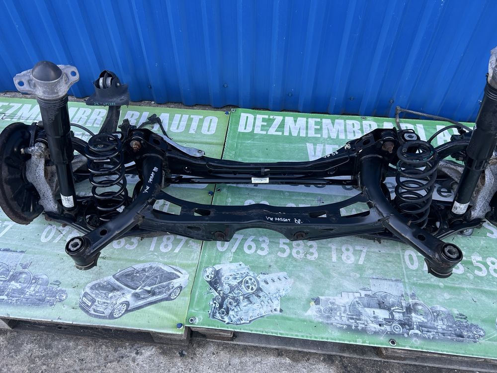 Arc spate stânga , dreapta spate Volkswagen Passat B8 berlină