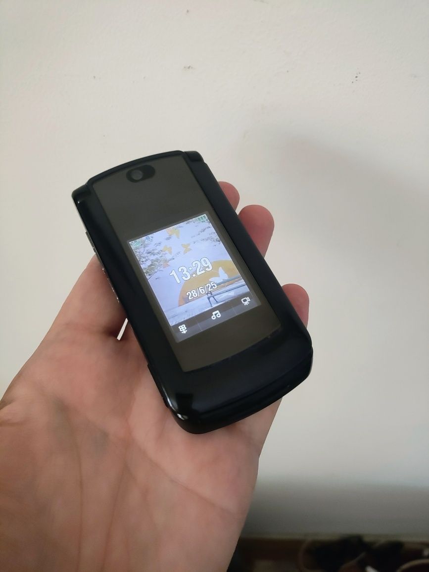 Motorola RAZR V9  ( decodat, stare foarte buna)