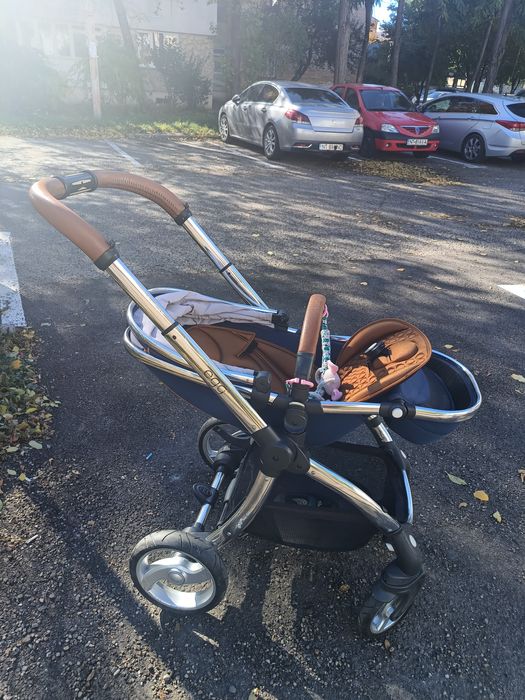 Vând Cărucior Egg 2 in 1 Regal Navy( albastru)