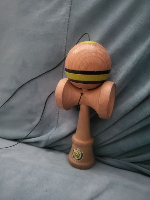 Vând sau schimb kendama sweets legend shape JORGENSON si kendama prime