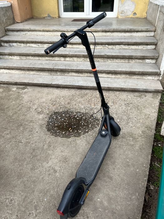 Vând trotineta electrica ninebot f2