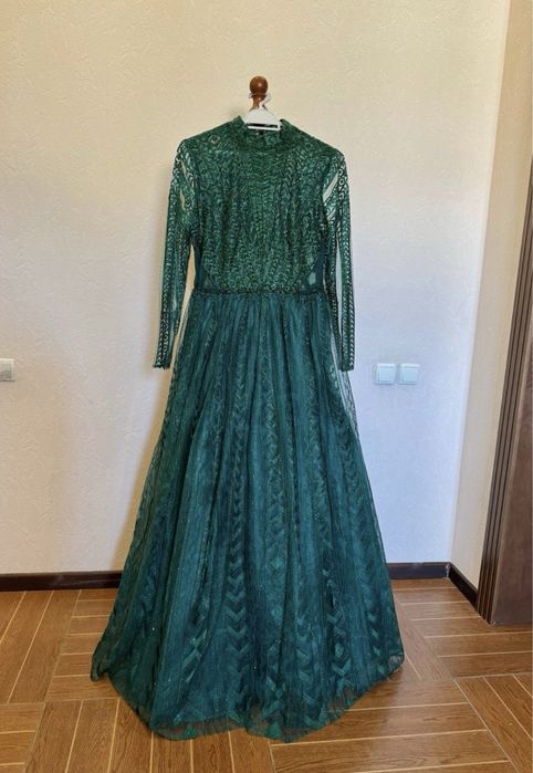 Продам новое вечернее платье ручной работы, производство Дубай.