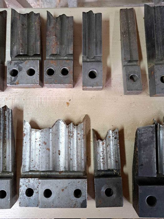 Cutite profilate pentru strung automat de prelucrarea lemnului