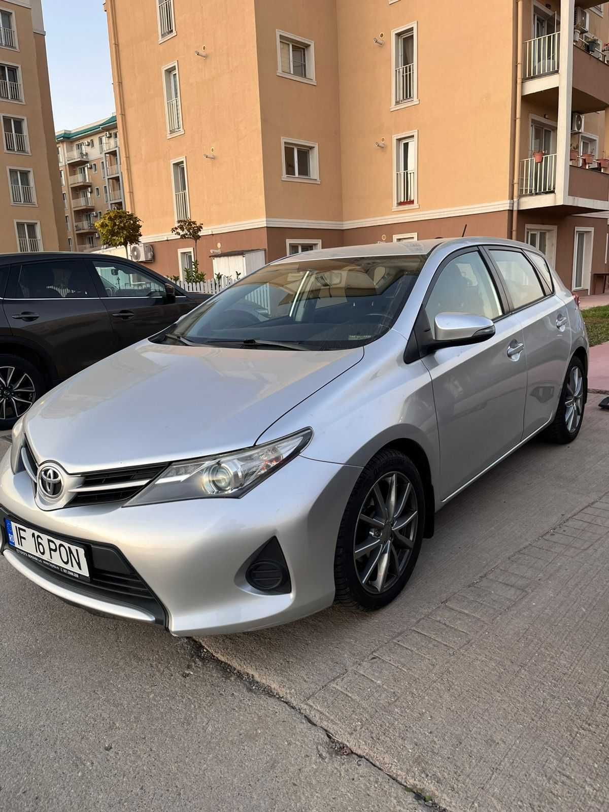 Toyota auris Sistemul este instalat. Sunet și magneți jbl.