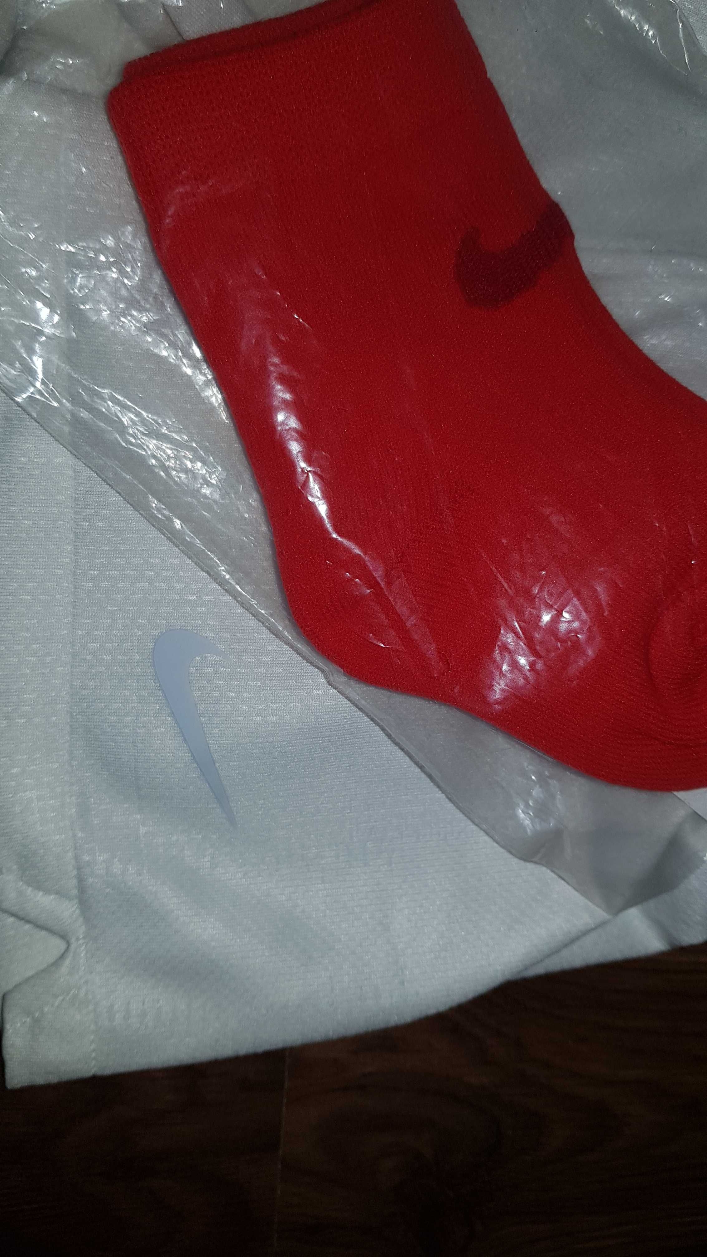 Нови Nike къси панталони + чорапи за 6 месеца