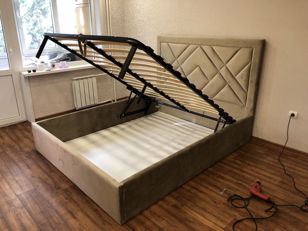 Мягкие кровати в наличии и на заказ