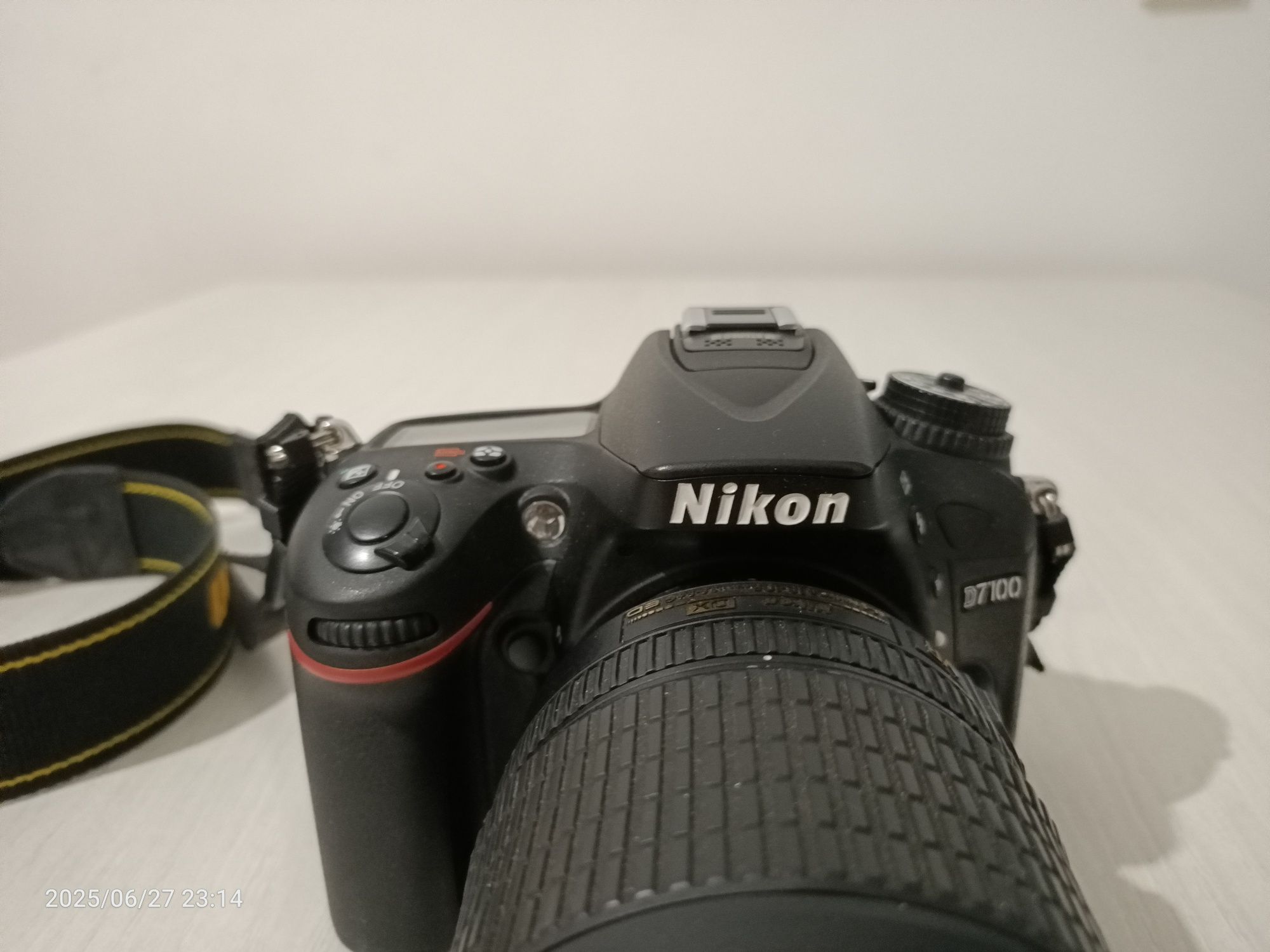 Nikon D7100              .