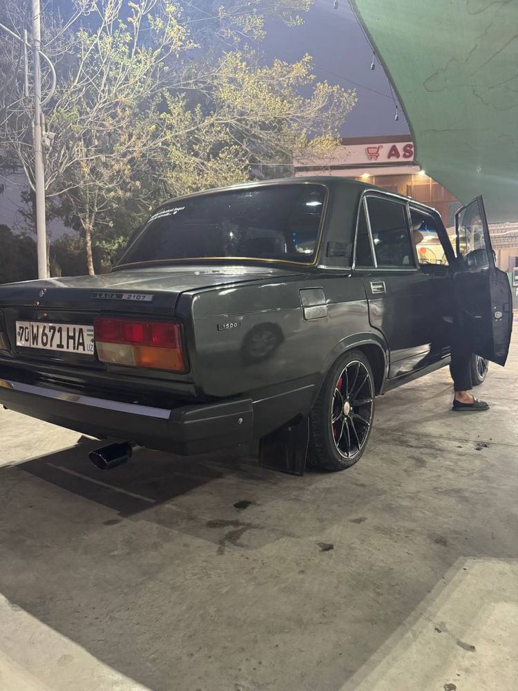 Lada 07 sotiladi