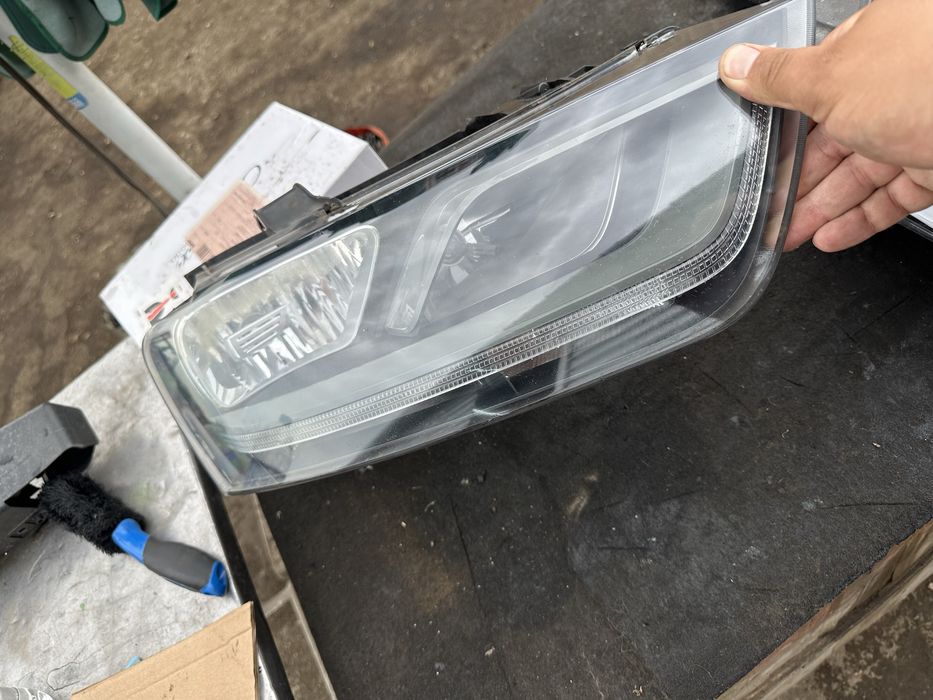 Десен или ляв Фар Audi Q3 8U 2012-2016 добро състояние 8U0941004