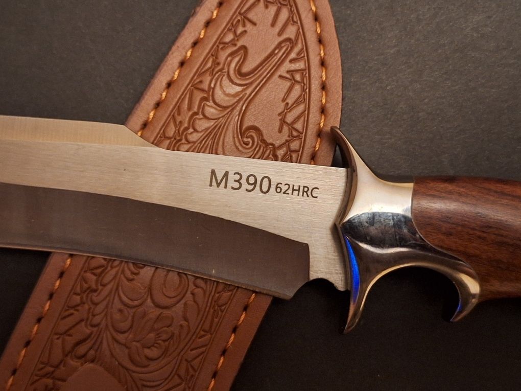Ловен нож с кожена кания М390