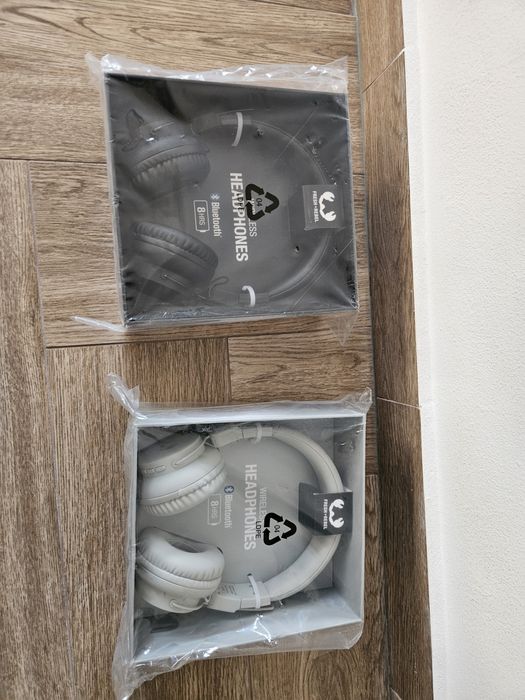 Casti Bluetooth doua culori  negru si bej  produsele sunt noi.