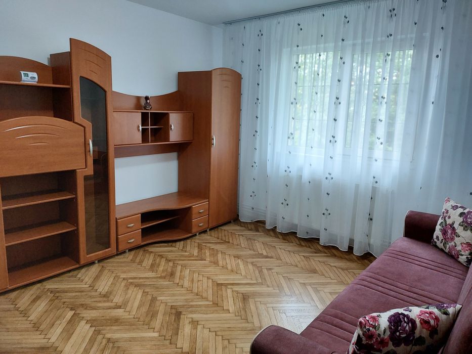 Inchiriez apartament in Centrul Civic