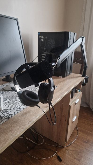 Продаю наушники с микрфоном