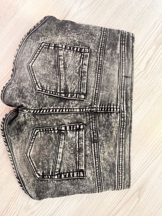 Pantaloni scurti, superbi, marimea 152