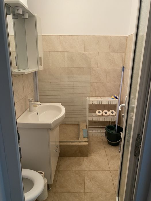 Inchiriez garsoniera