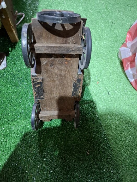 Стара количка дърво с метал