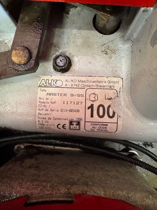 Tractoraș tuns iarba/ gazonul