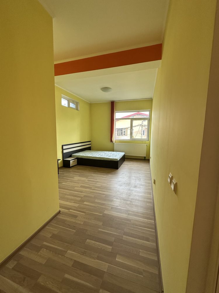 Aparatorii Patriei Cladire 480m curte 527m Pretabila Clinica Gradinita