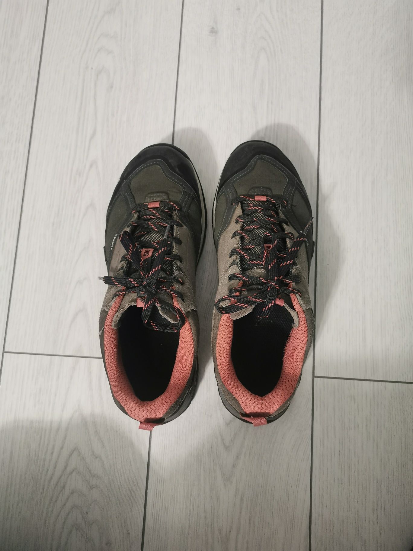 Bocanci drumetie Quechua/Decathlon mar 38
