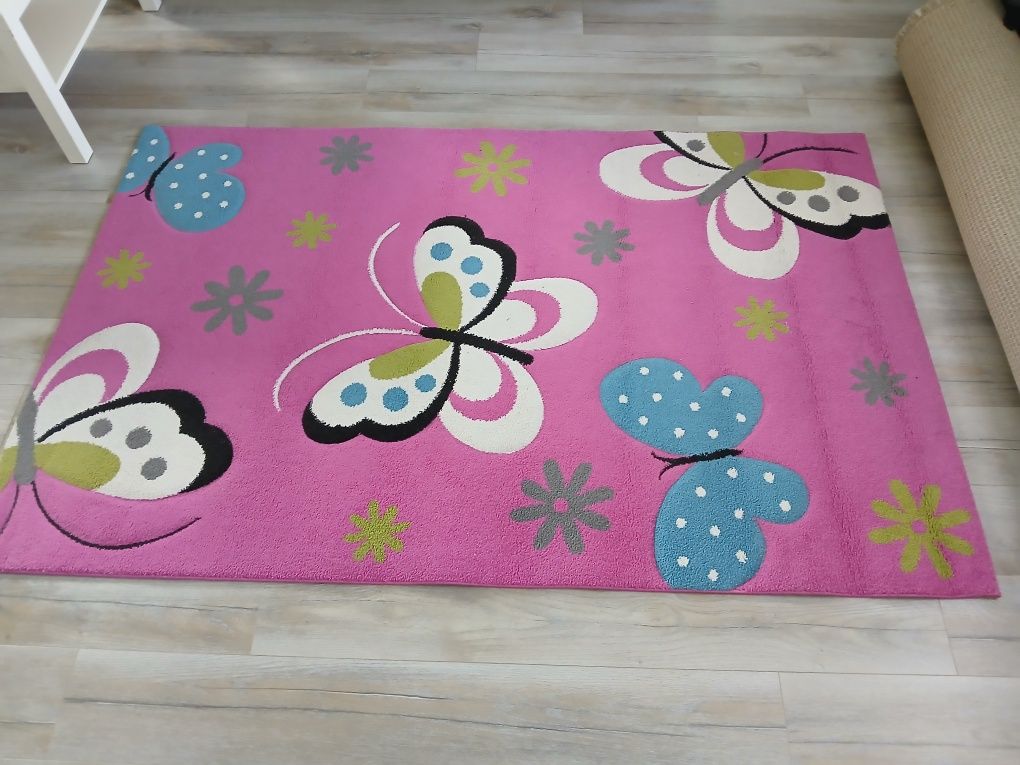 Продавам детски килим