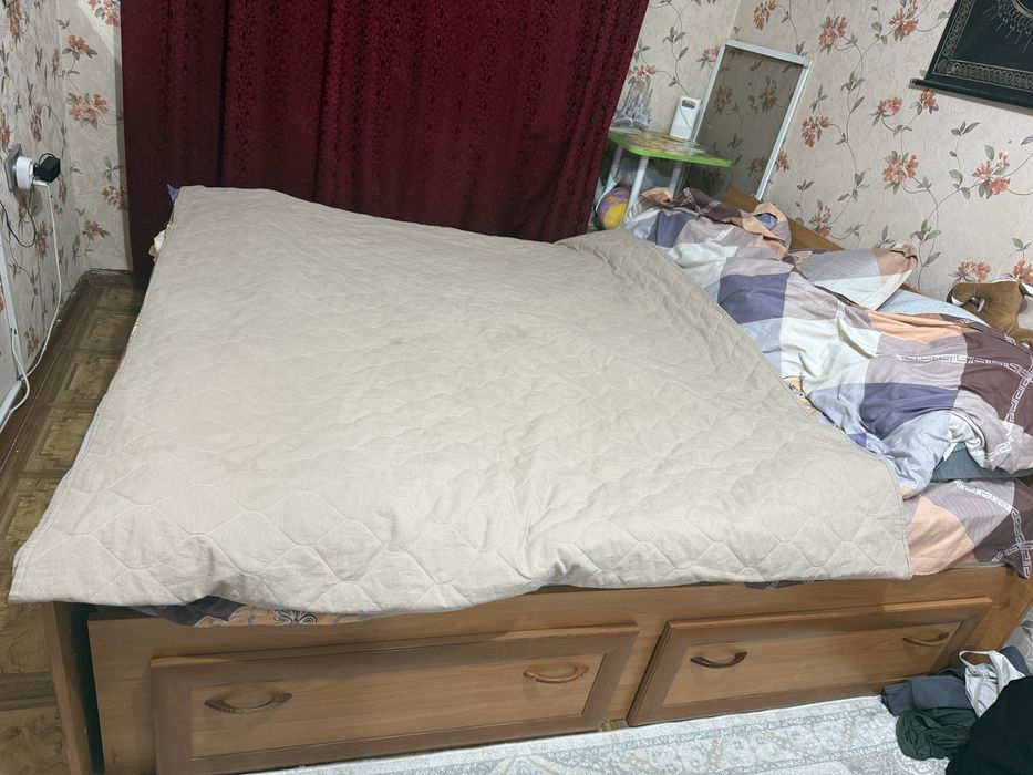 Отдам 2 х спальную кровать