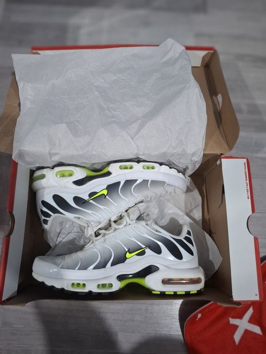 Nike TN Air Max Plus White Black Volt 

Изображенията
