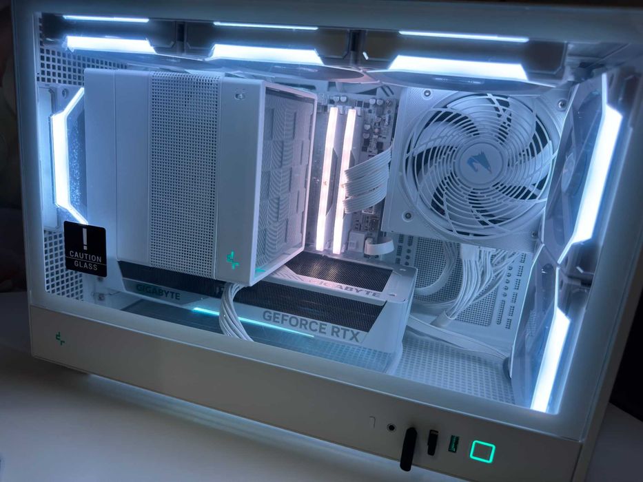 Компактный игровой ПК Ryzen 9 9700X/RTX 5070 ICE/32GB White Edition