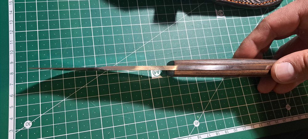 Нож и ръчно изработена кания