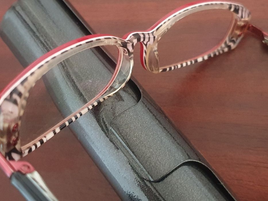 Rama ochelari Guess cu toc metalic