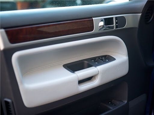 Държач дръжка панел копче интериор VW Touareg туарег интериорни