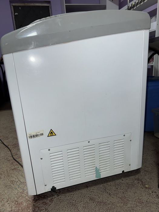 Продаётся холодильник / и морошилник для мороженого почти новые